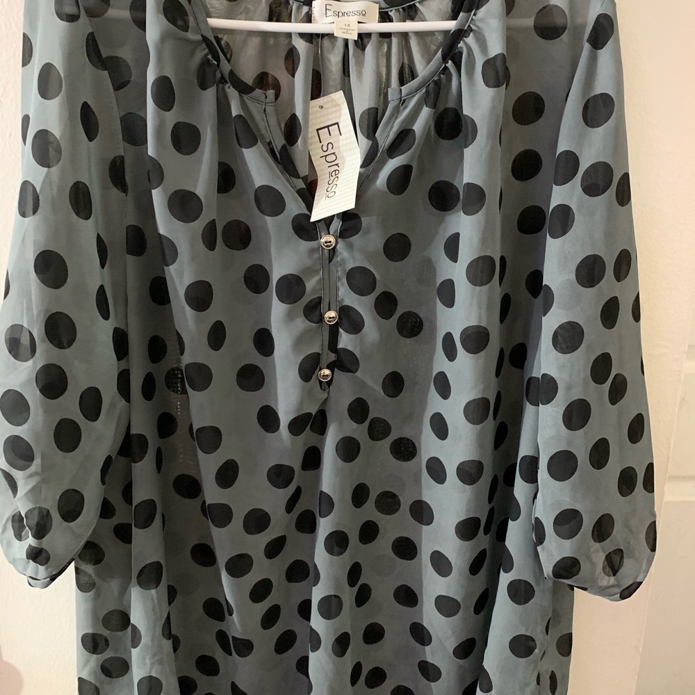 Cute blouse - Picture 2 of 3